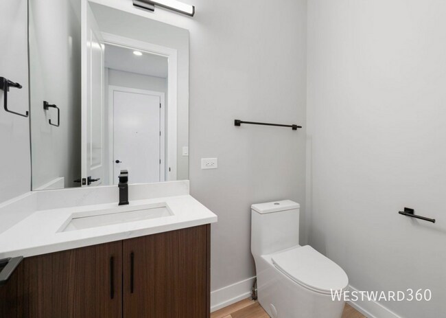 Building Photo - 4029 S Calumet Ave