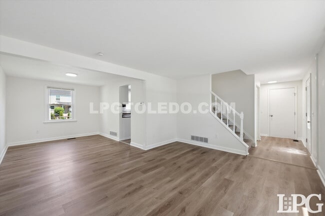 Building Photo - 2121 Bromford Rd