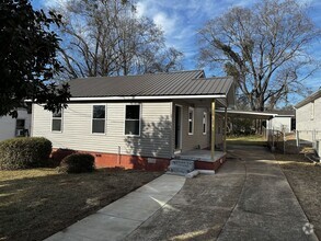 Building Photo - 4-Bedroom 2 Bathroom Home for Rent