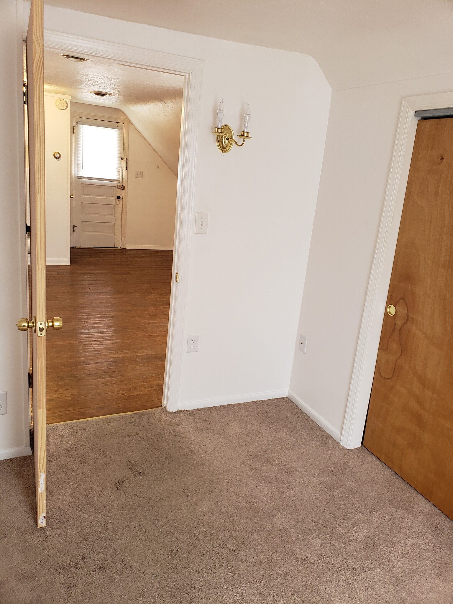 Building Photo - 557 4th St