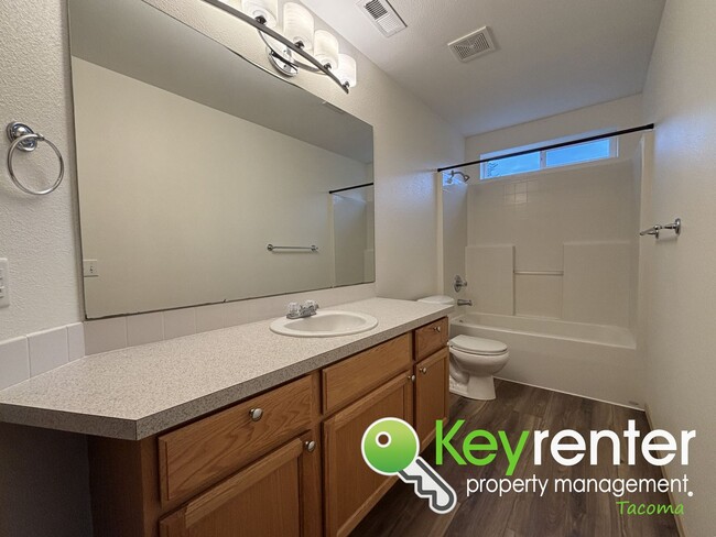 Building Photo - $200 Off First Month’s Rent - Beautiful Ho...