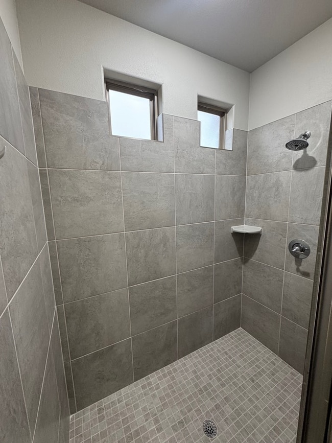 Building Photo - 5209 Lamont Ave