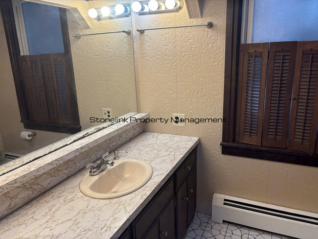 Building Photo - 124 Leo Ave