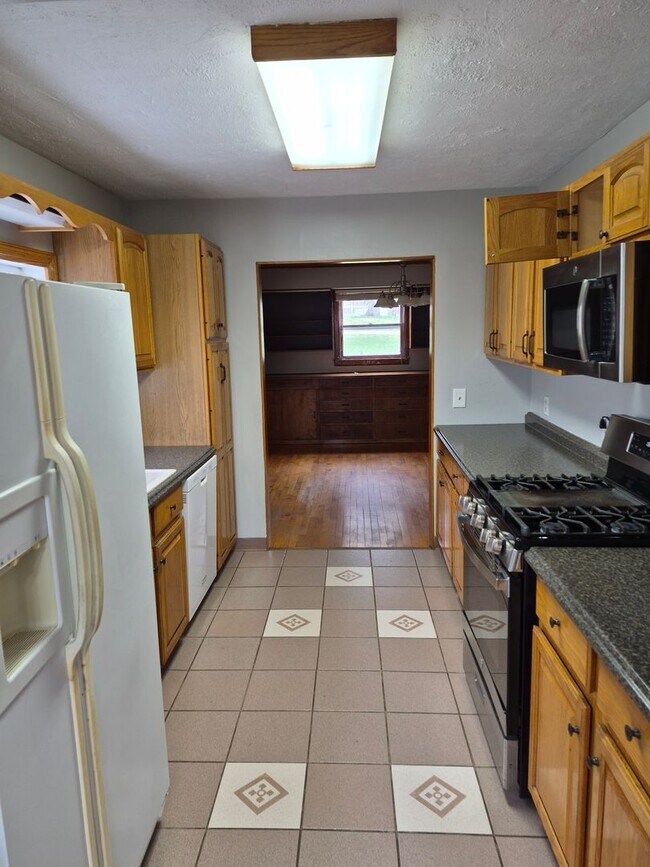 Building Photo - 4636 Wakefield Ave NE