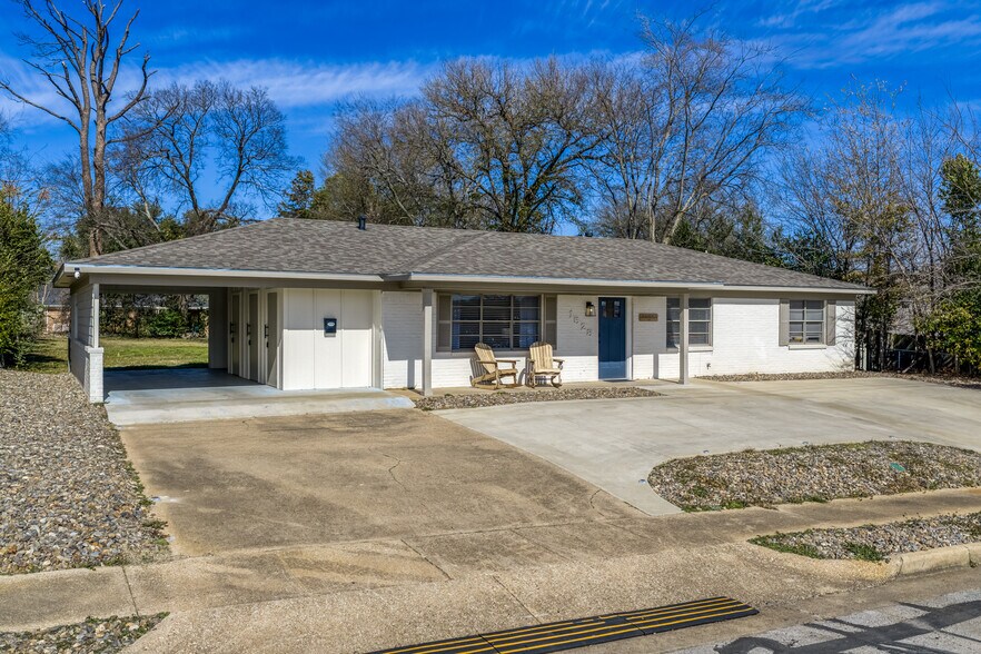 Building Photo - 1528 E Devine St