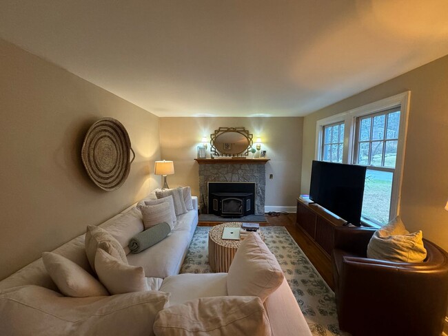 Building Photo - Charming Cape Cod Home with Updated Kitche...