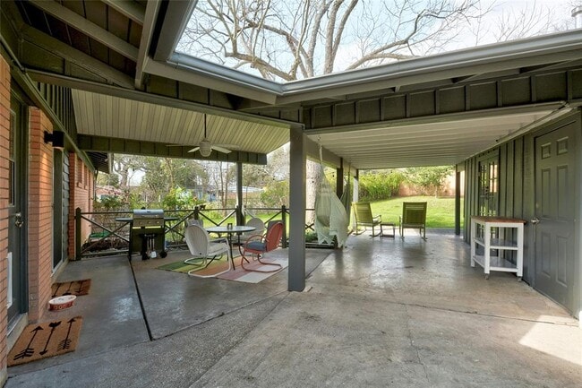 Building Photo - 4620 Englewood Dr