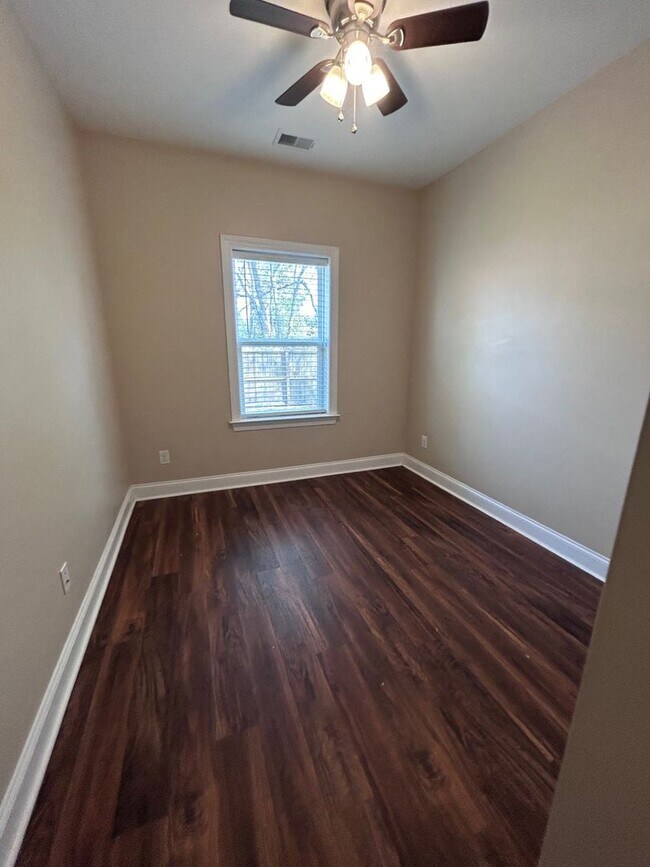 Building Photo - Beautiful 3bed, 2bath Home in Park Circle