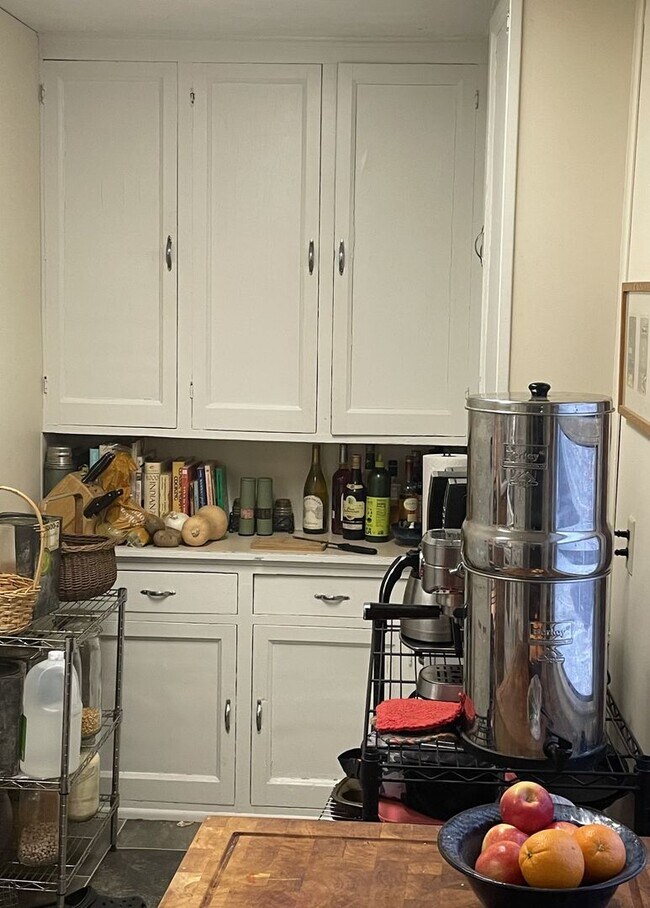 Building Photo - 3114 N Newhall St