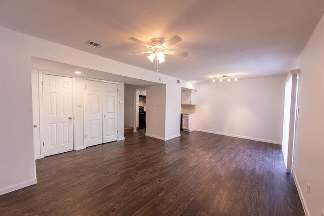 Building Photo - 5506 Grover Ave