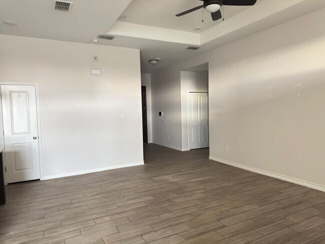 Building Photo - 6002 Amir Dr