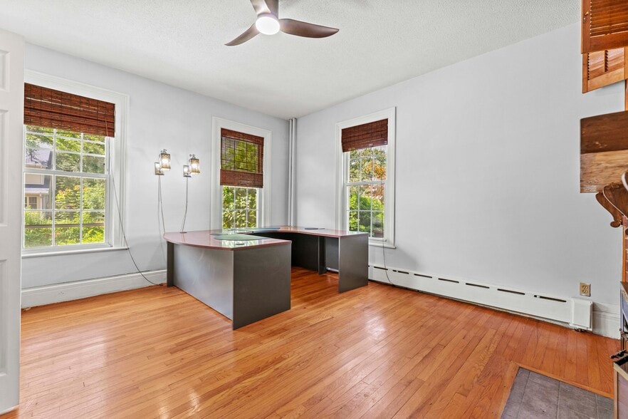 Building Photo - 210 Raymond Rd