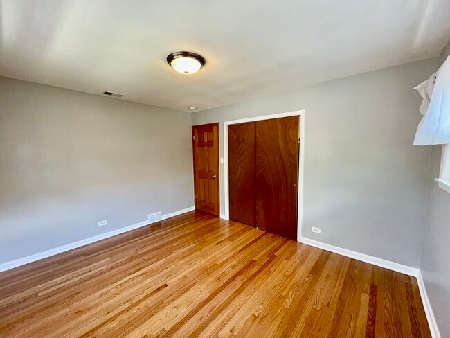 Building Photo - 3942 W Fitch Ave