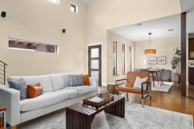 Building Photo - 2104 Airole Way