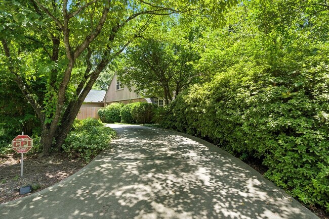 Building Photo - 6700 Middleboro Dr