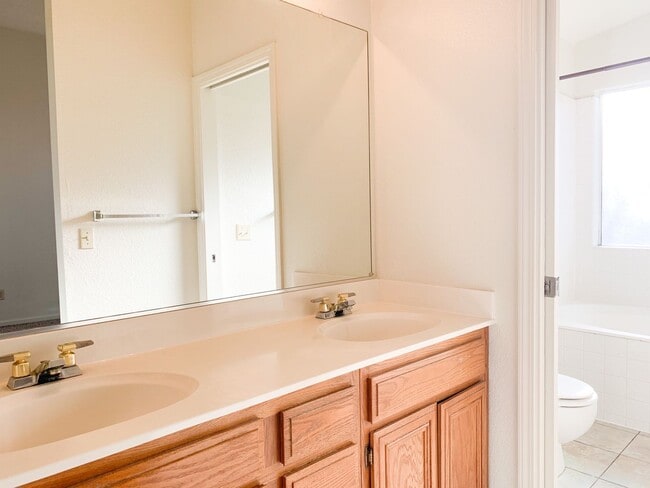 Building Photo - **Coming Soon** Comfortable 3 Bed, 2 Bath in Elk Grove