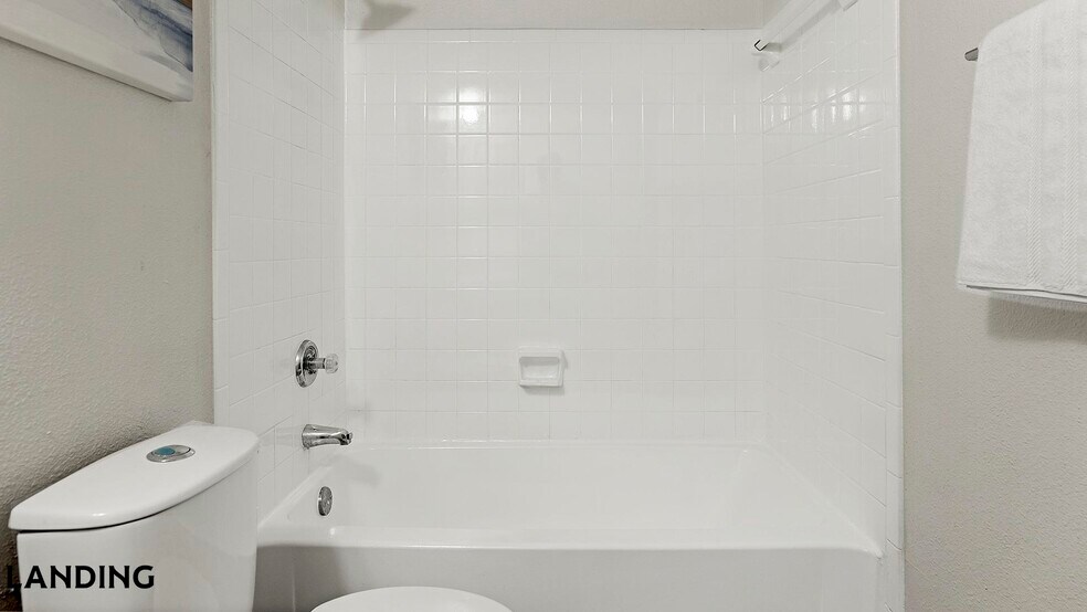 Building Photo - 1071 Clayton Ln