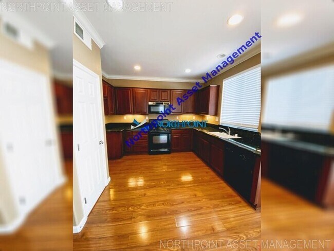 Building Photo - Bright 4BR + Backyard + Updated Kitchen near Downtown Sacramento