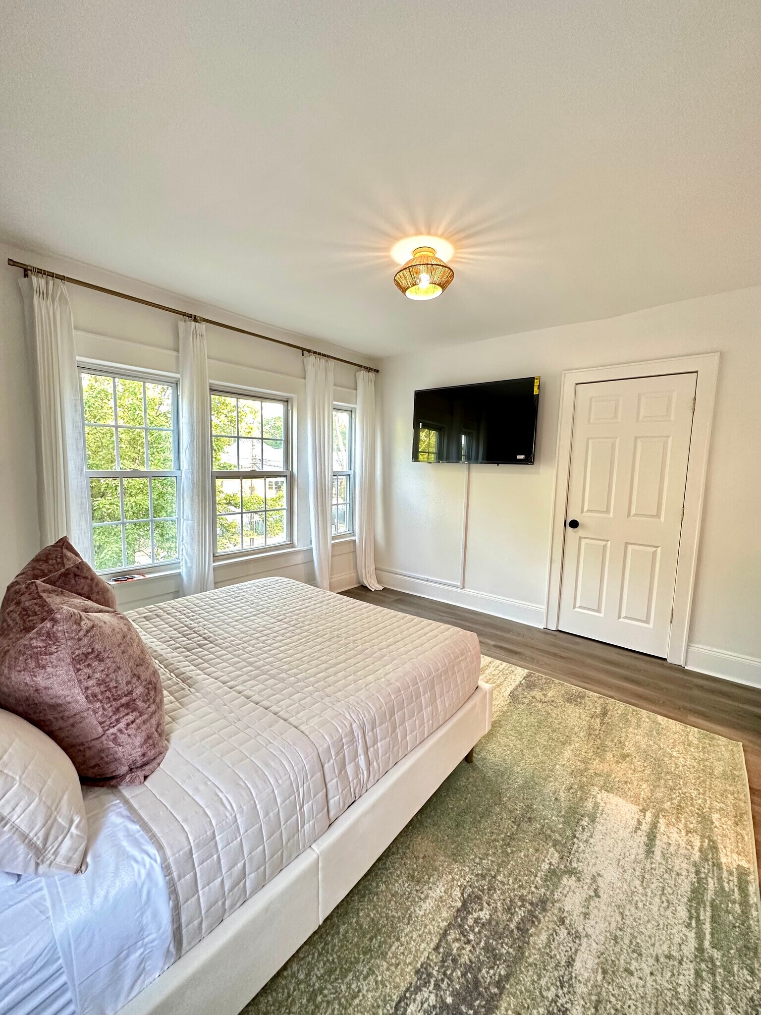 Building Photo - 48 Maple Ave