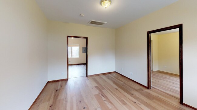 Building Photo - Spacious 2BR Home in Joliet – In-Unit Laun...