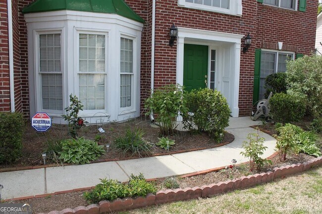 Building Photo - 1095 Downyshire Dr