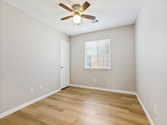 Building Photo - 8028 Alderwood Pl