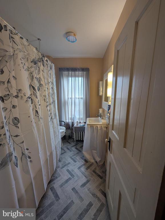 Building Photo - 106 Walnut St