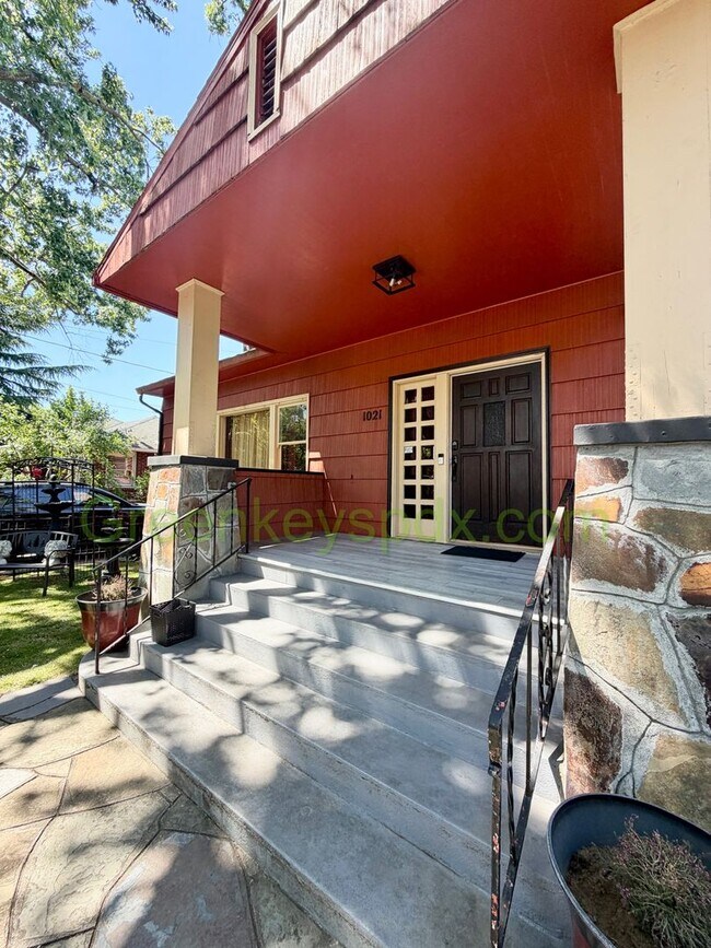 Building Photo - Awesome 4-Bed/2-Bath Craftsman Bungalow House Near Alberta District