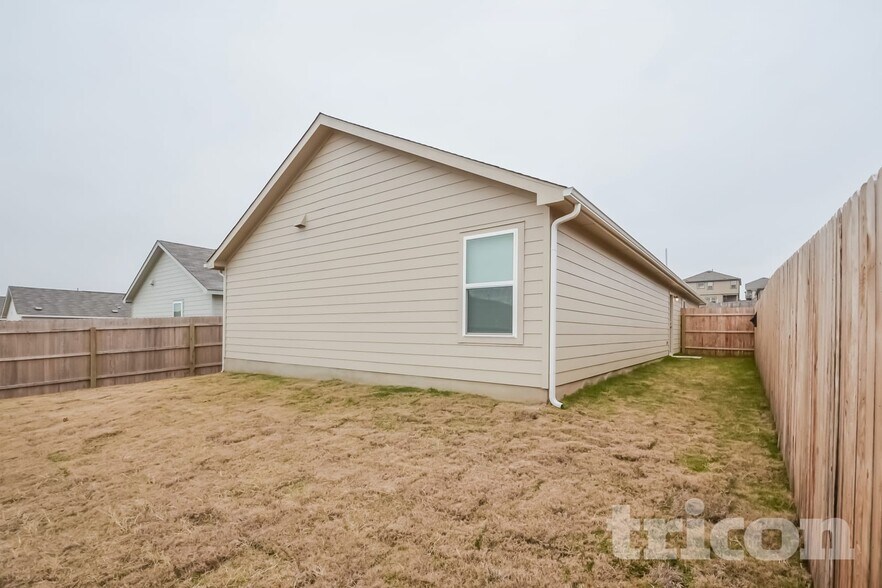 Building Photo - 9726 Marbach Gdn