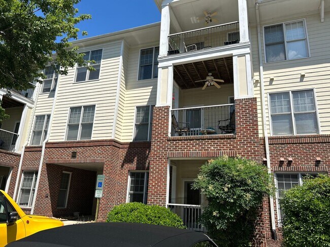 Building Photo - 1 Bedroom | 1.5 Bathroom Ground Level Rale...