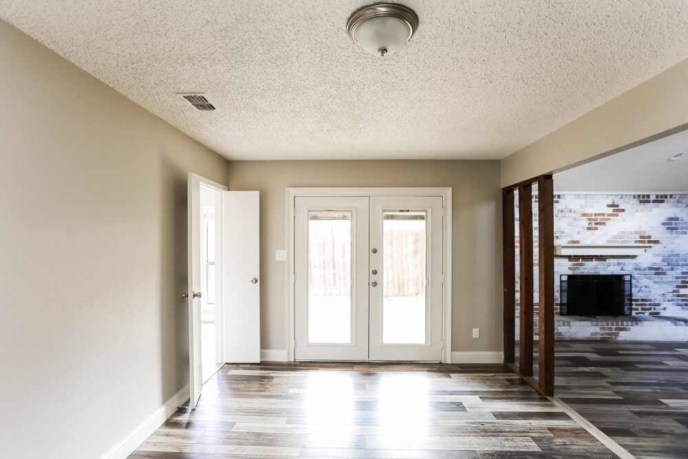 Building Photo - 5303 Oak Springs Dr
