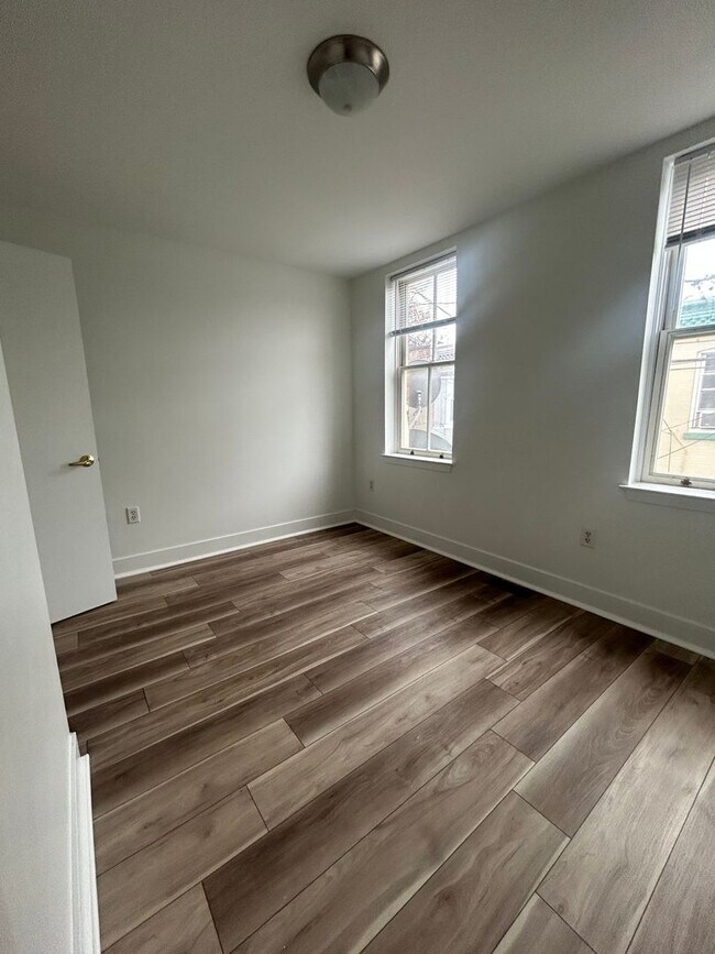 Building Photo - 853-57 N Palm St