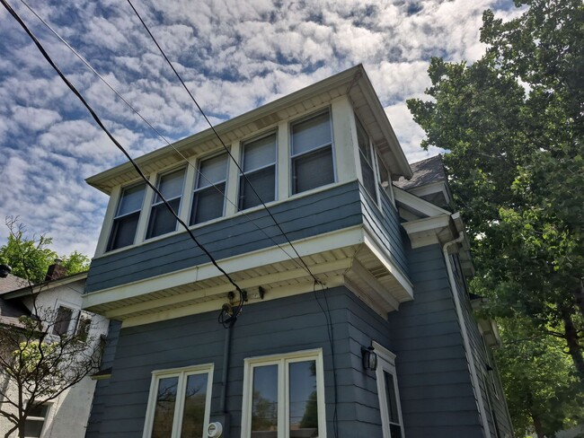 Building Photo - Single Family Home w/ Garage in Daytons Bl...