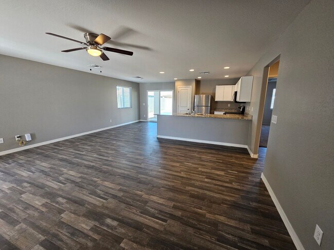 Building Photo - SHORT/LONG TERM /FREE RENT CALL FOR DETAILS