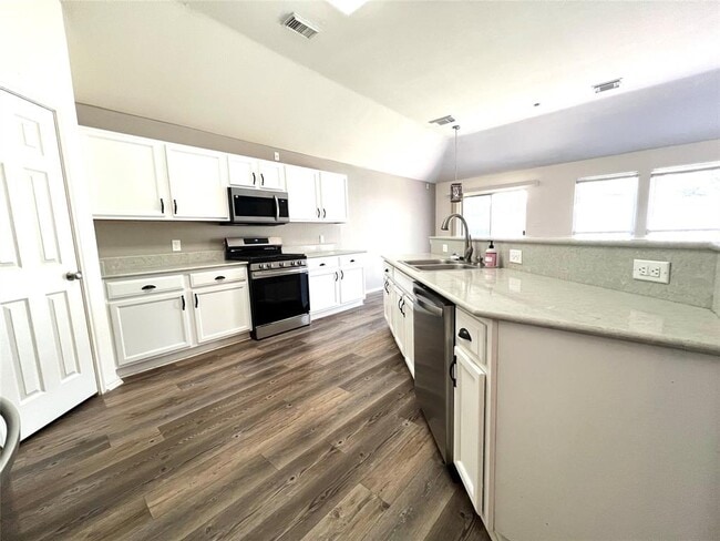 Building Photo - 15053 Babbling Brook Dr