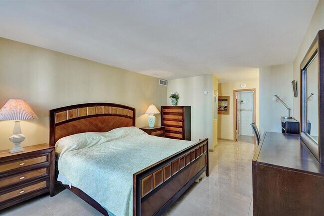 Building Photo - 1000 S Ocean Blvd