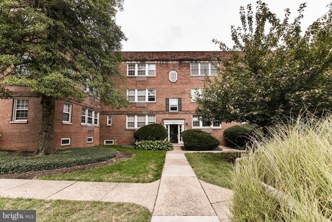 Building Photo - 1808 W Abingdon Dr