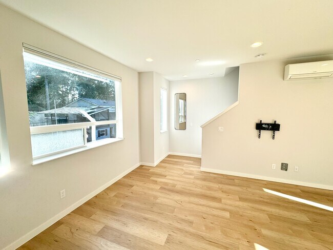 Building Photo - 18322 1st Ave NE