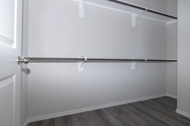 Building Photo - 870 Omeara