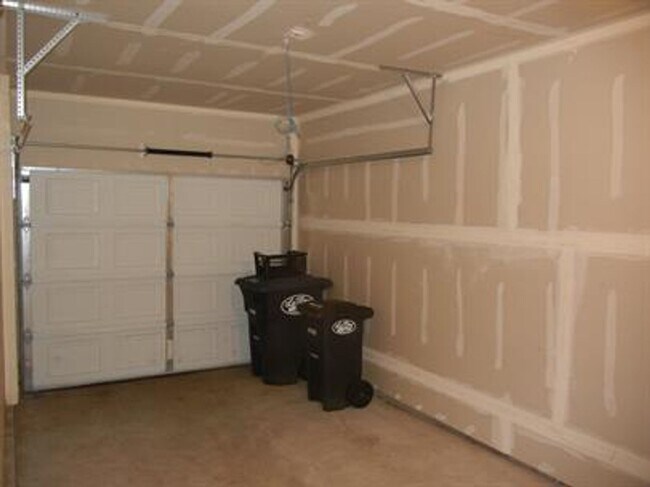 Building Photo - 3 Bedroom 2.5 Bath located in Tumwater