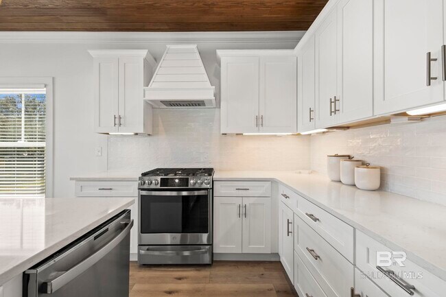 Building Photo - 5665 Armadillo Ave