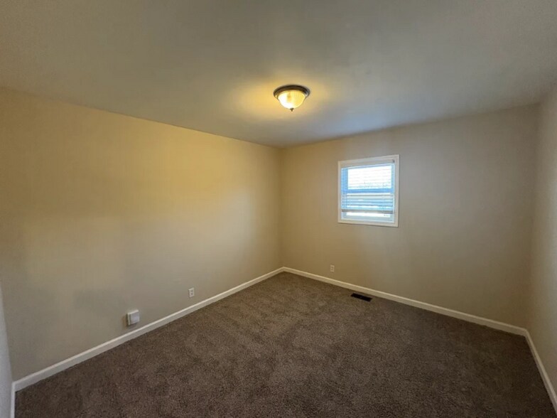 Building Photo - 3837 Buena Vista Pike