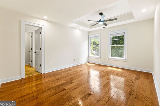 Building Photo - 213 Knob Hills Cir