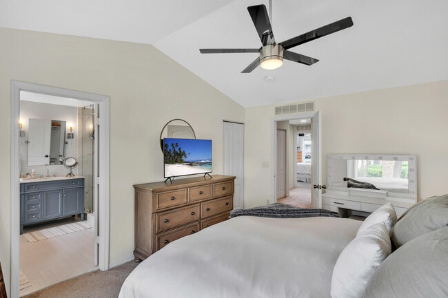 Building Photo - 6086 Seminole Gardens Cir