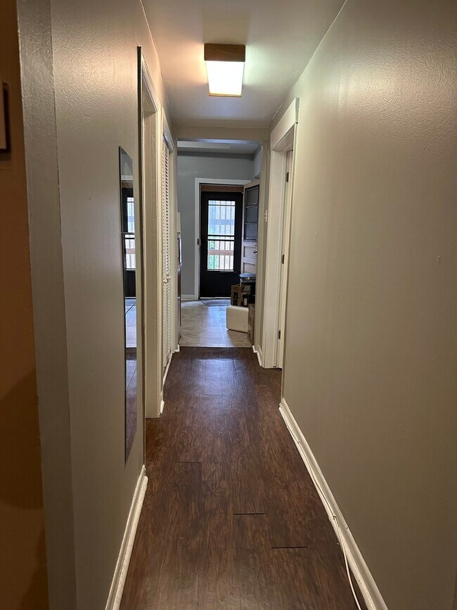 Building Photo - 1131 N State St