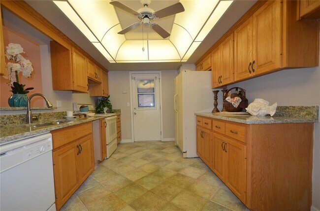 Building Photo - 5057 Bermuda Cir