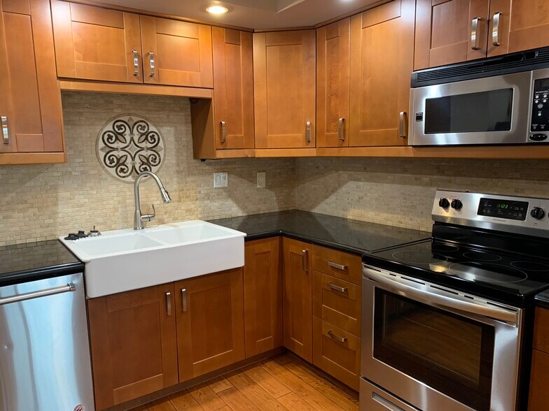 Building Photo - 382 Coronado Ave
