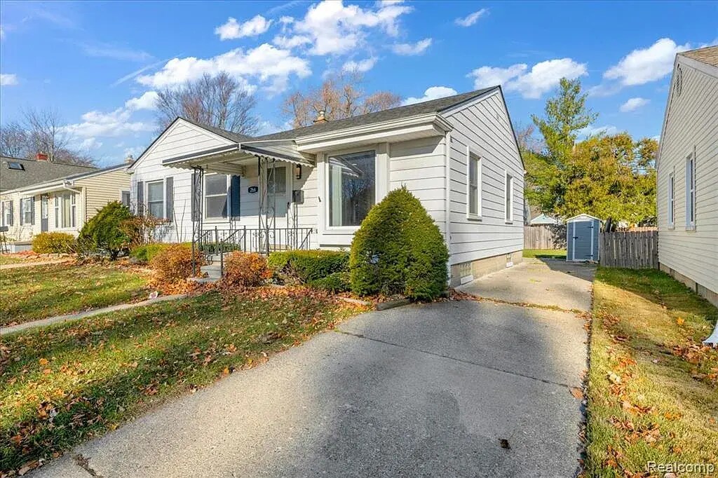 Building Photo - 266 Massoit St