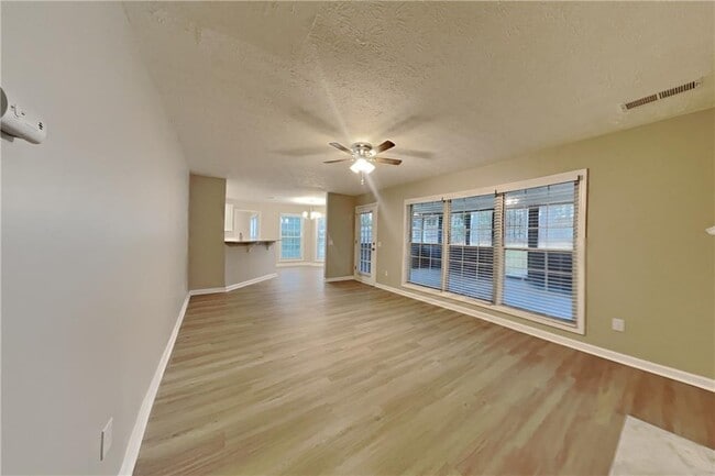 Building Photo - 1464 Claredon Dr NW