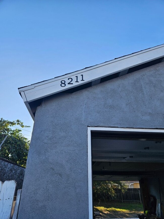 Building Photo - 3 Bedroom 2 Bath House for Rent in Whittier